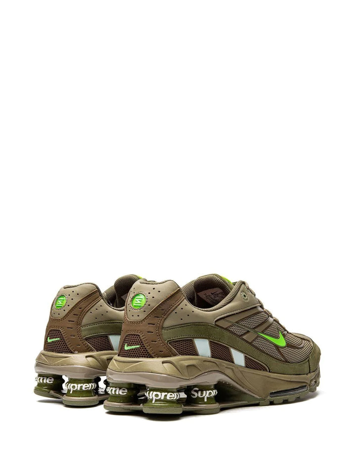 Nike tenis Shox Ride 2 SP de Nike x Supreme Olivo Verde