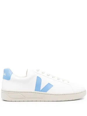 Tenis Veja campo blanco azul claro