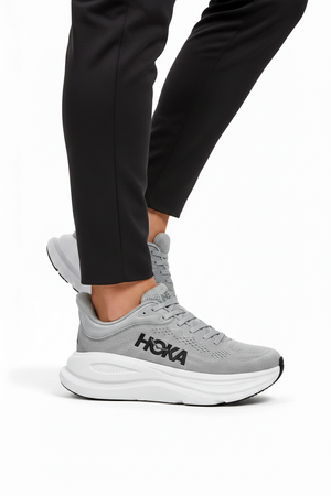 Hoka Bondi 9 en color gris. - Calzado de mujer y hombre
