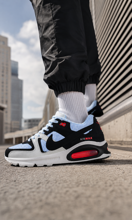Nike Air Max Command blancos y negros con detalles en rojo. - Calzado de mujer y hombre