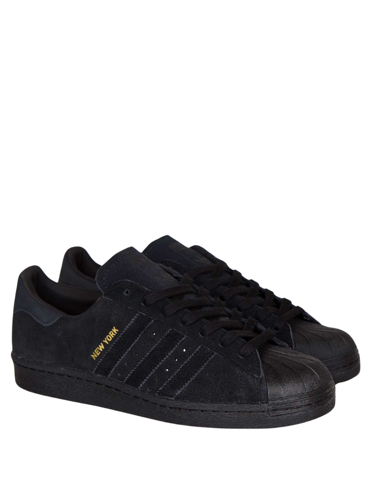 N370O TENIS SUPERSTAR CONCHA NEGRO GAMUZA NEW YORK - Calzado de mujer y hombre