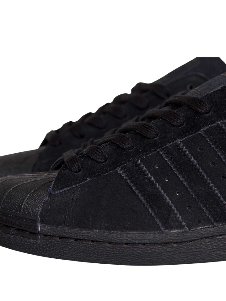 N370O TENIS SUPERSTAR CONCHA NEGRO GAMUZA NEW YORK - Calzado de mujer y hombre