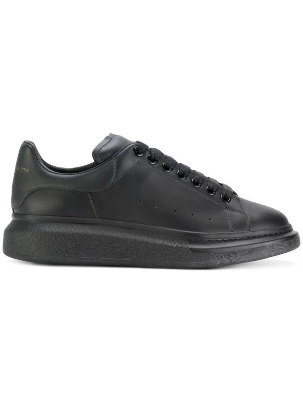 Alexander McQueen tenis con suela ancha negro total
