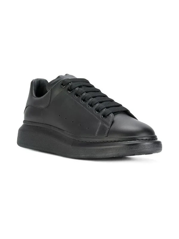 Alexander McQueen tenis con suela ancha negro total