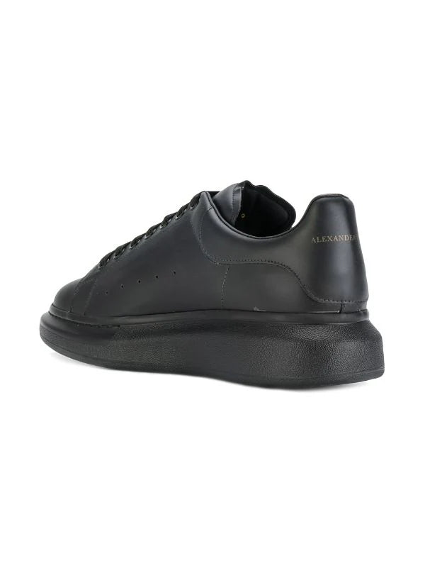 Alexander McQueen tenis con suela ancha negro total