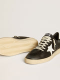 Tenis Golden goose Ball Star de napa negra con estrella y refuerzo del talón de piel blanca