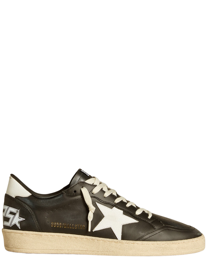 Tenis Golden goose Ball Star de napa negra con estrella y refuerzo del talón de piel blanca