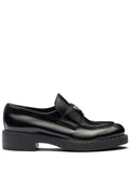 N374O Prada
mocasines con placa del logo - Calzado de mujer y hombre