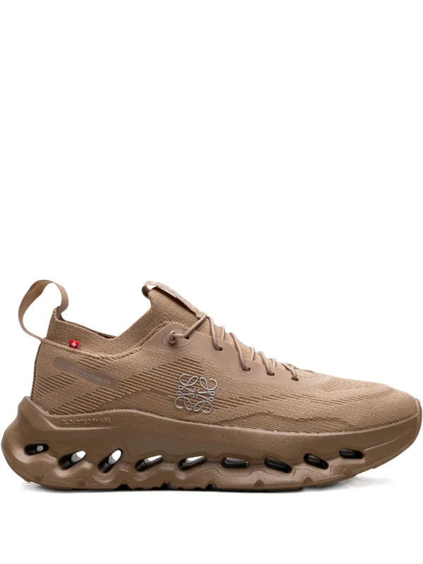ON RUNNING tenis Cloudtilt "Dark Sand" en colaboración con Loewe