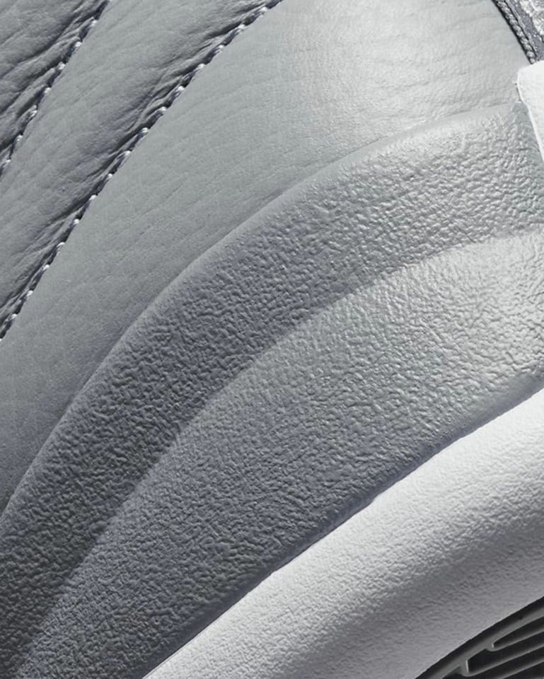 Air Jordan 12 "Stealth" gris blanco