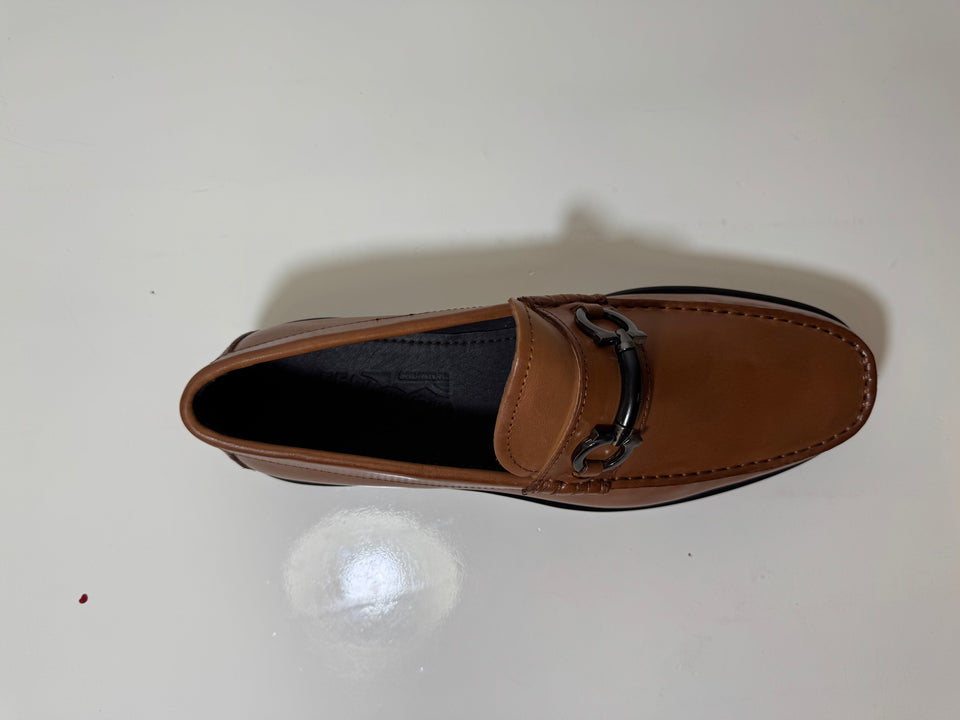 Salvatore Ferragamo Mocasines elegantes con empeine de piel de becerro martillada. El taponado artesanal revela una doble tonalidad sombreada - Calzado de mujer y hombre