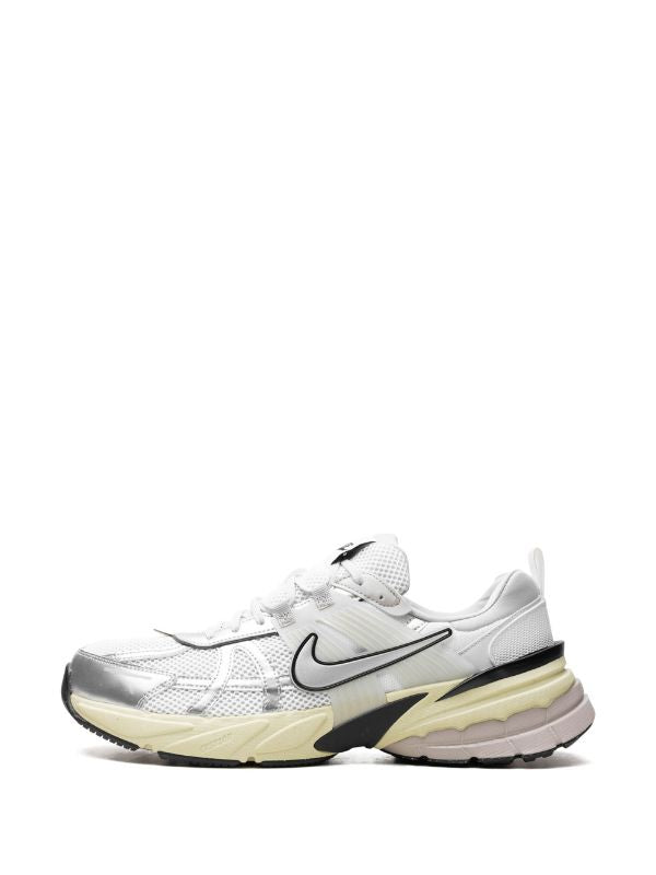 Nike tenis V2K Run Pure Platinum/Metallic Silver Vomero - Calzado de mujer y hombre