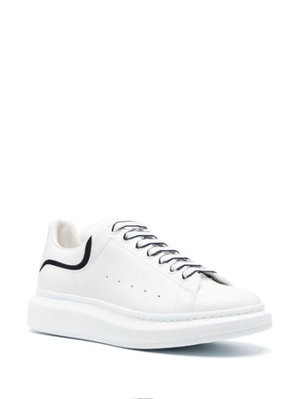 Alexander McQueen
tenis con agujetas oversize