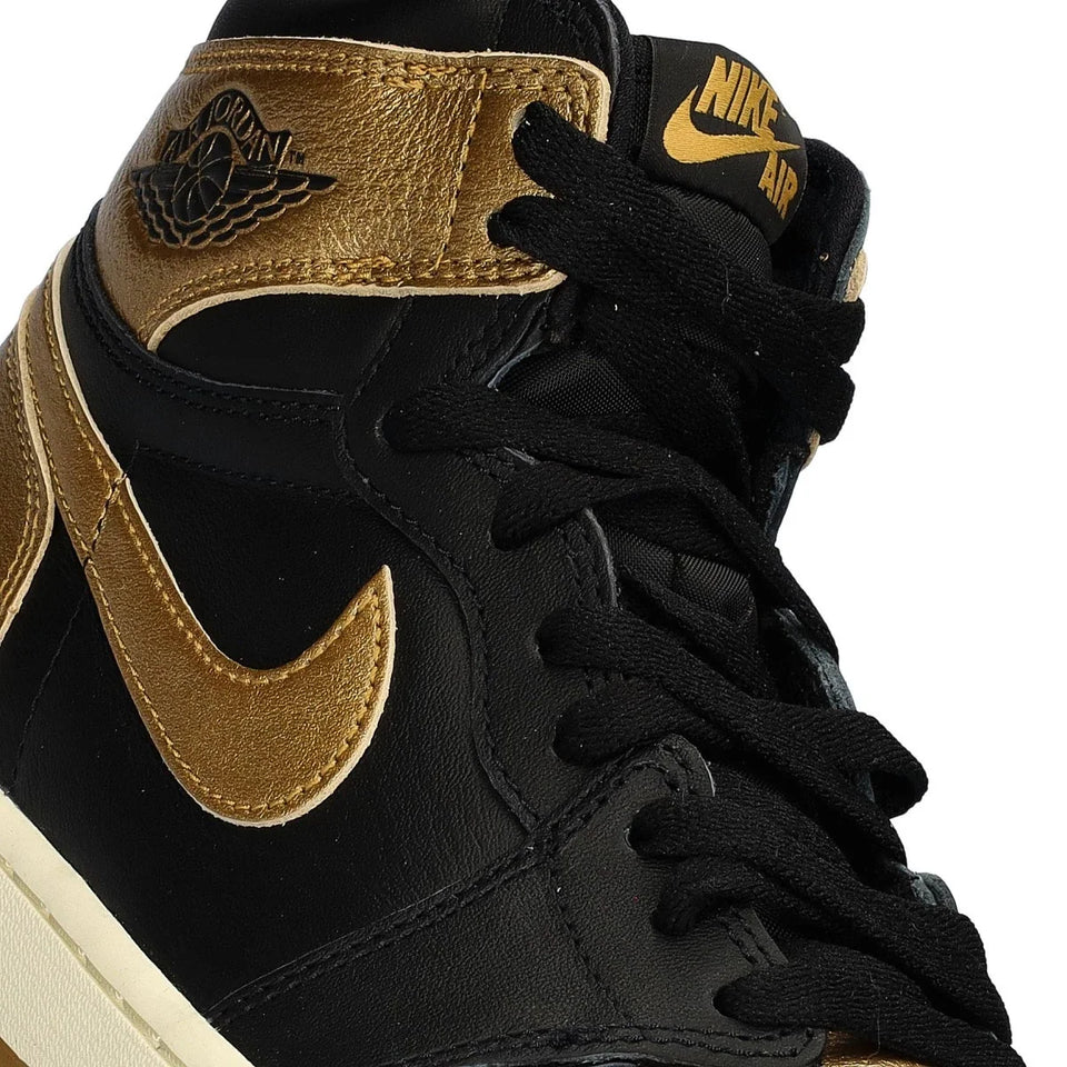 TENIS JORDAN AIR JORDAN 1 RETRO HIGH OG BLACK AND GOLD - Calzado de mujer y hombre