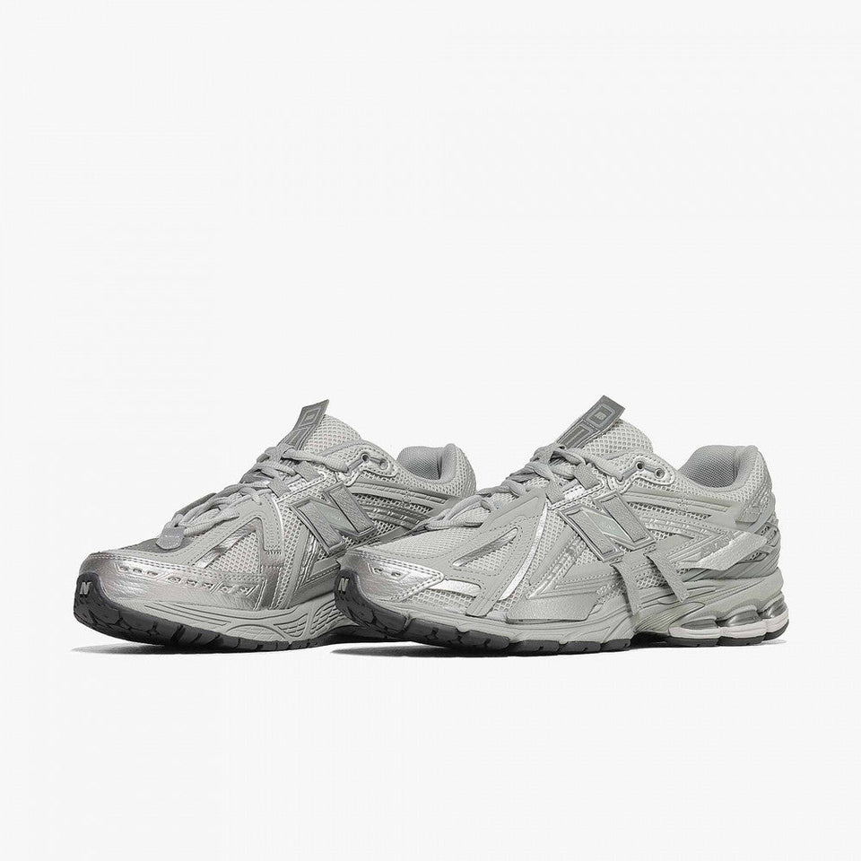 New Balance tenis 1906 Gris tenis deportivo New Balance 1906A Concrete Silver Metallic - Calzado de mujer y hombre