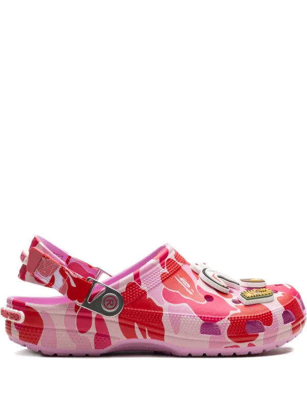 BAPE BLACK *A BATHING APE® zuecos Classic Carnation en colaboración con Crocs