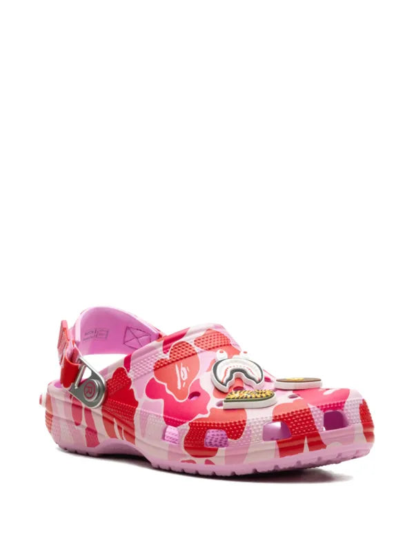 BAPE BLACK *A BATHING APE® zuecos Classic Carnation en colaboración con Crocs