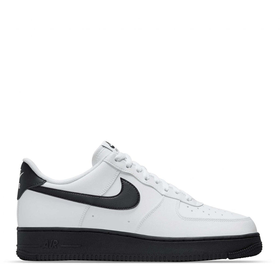 Nike - Caballeros Tenis Nike Air Force 1 '07 Blanco Negro
