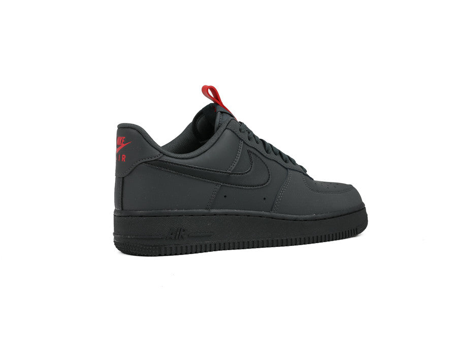 N372O NIKE AIR FORCE 1 07 ANTHRACITE BLACK UNIVERSITY RED BLACK CARBON - Calzado de mujer y hombre