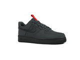 N372O NIKE AIR FORCE 1 07 ANTHRACITE BLACK UNIVERSITY RED BLACK CARBON - Calzado de mujer y hombre