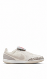 Nike Jordan Tiempo Streetgato SE en color blanco/sail con detalles de elefante - Calzado de mujer y hombre