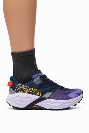 Hoka Speedgoat 7 en color púrpura lila con entresuela de espuma EVA de perfil alto - Calzado de mujer y hombre