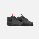 N372O NIKE AIR FORCE 1 07 ANTHRACITE BLACK UNIVERSITY RED BLACK CARBON - Calzado de mujer y hombre