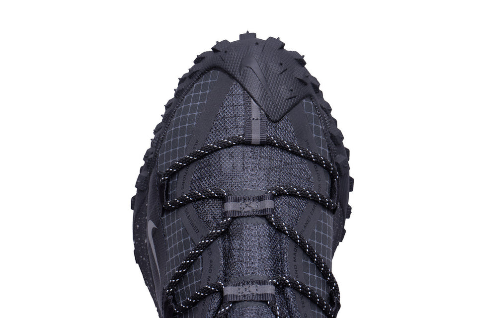 N372O NIKE ACG MOUNTAIN FLY LOW GTX SE " DARK SMOKE GREY" - MEN Negro total - Calzado de mujer y hombre