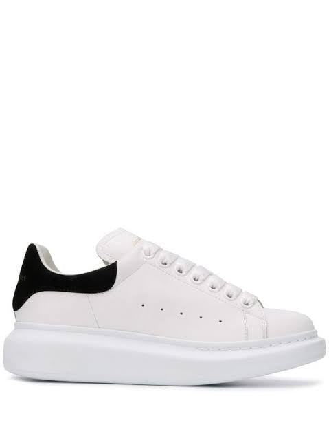 Alexander McQueen tenis bajos Oversize Talon Gamuza Negro