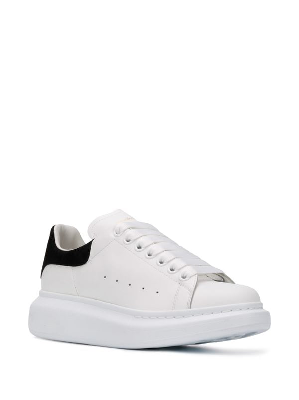 Alexander McQueen tenis bajos Oversize Talon Gamuza Negro