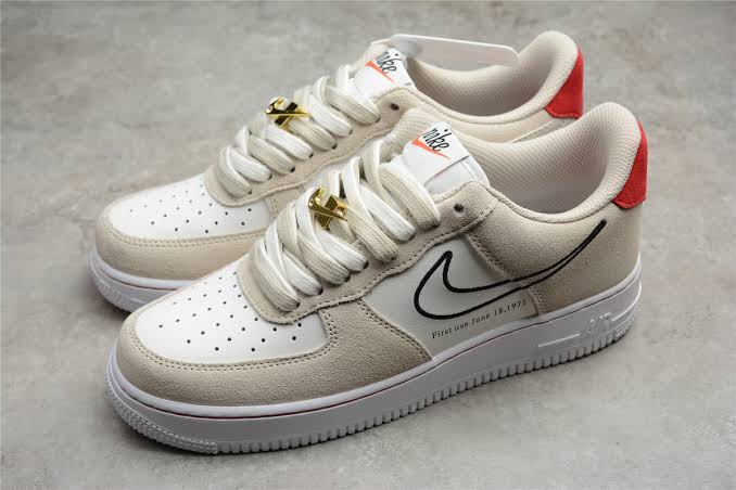 N370O Nike Air Force 1 Low First Use Light Sail Red - Calzado de mujer y hombre