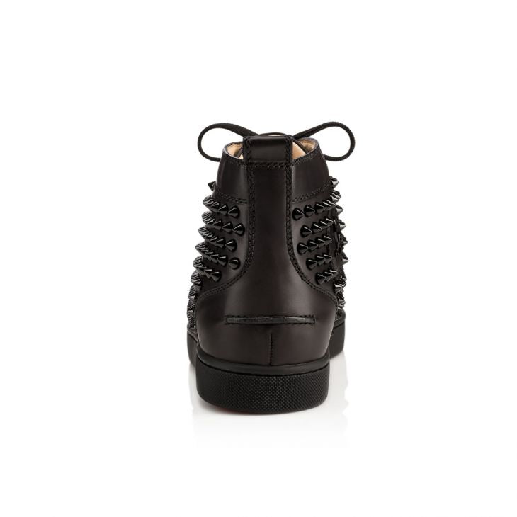 N372O Christian Louboutin's Louis Spikes Sneakers - Calf leather and spikes - Black ADD TO WISHLIST - LOUIS SPIKES - SNEAKERS - CALF LEATHER AND SPIKES - BLACK - Calzado de mujer y hombre