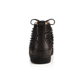 N372O Christian Louboutin's Louis Spikes Sneakers - Calf leather and spikes - Black ADD TO WISHLIST - LOUIS SPIKES - SNEAKERS - CALF LEATHER AND SPIKES - BLACK - Calzado de mujer y hombre