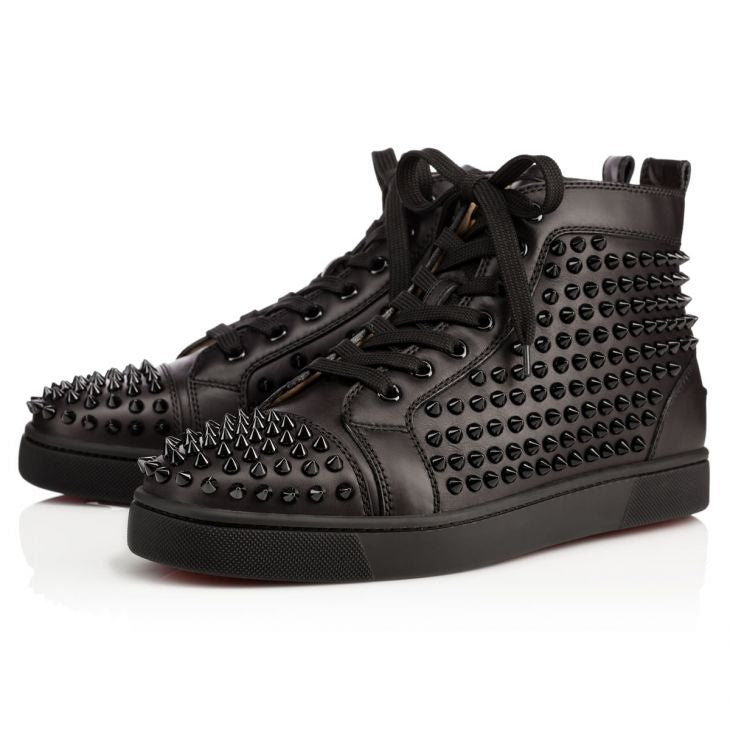 N372O Christian Louboutin's Louis Spikes Sneakers - Calf leather and spikes - Black ADD TO WISHLIST - LOUIS SPIKES - SNEAKERS - CALF LEATHER AND SPIKES - BLACK - Calzado de mujer y hombre
